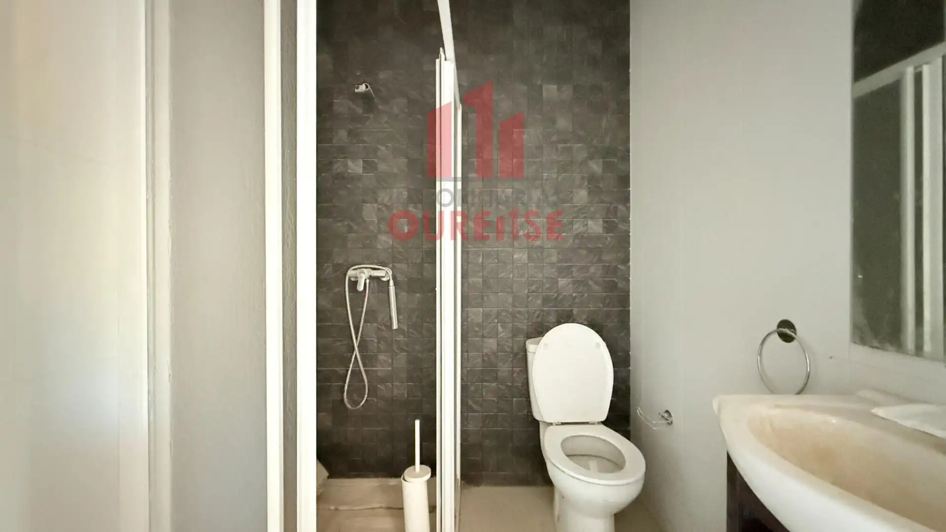 Baño de Casa o chalet en venta en Ourense Capital  con Calefacción, Jardín privado y Trastero