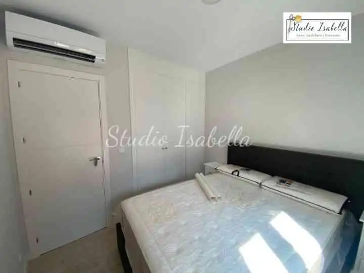 Bedroom of Flat for share in Toledo  with Air Conditioner, Heating and Furnished