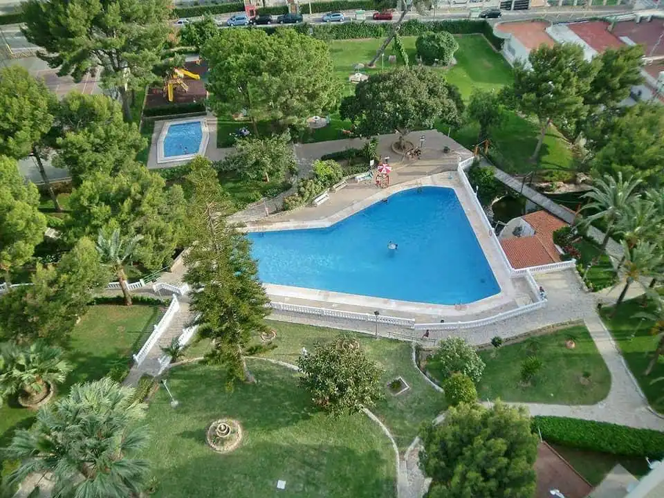 Piscina de Apartamento en venta en Benidorm con Aire acondicionado, Calefacción y Jardín privado
