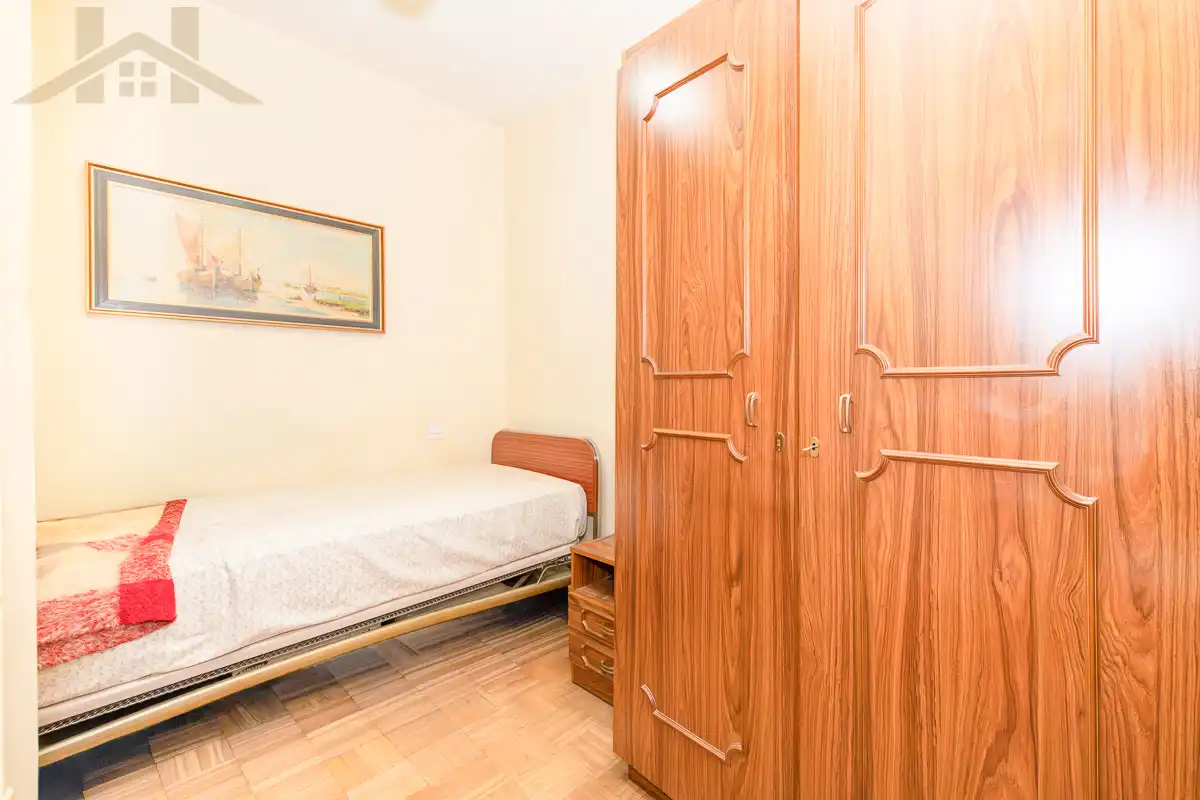 Bedroom of Flat for sale in Madrid  with Air Conditioner, Heating and Community pool