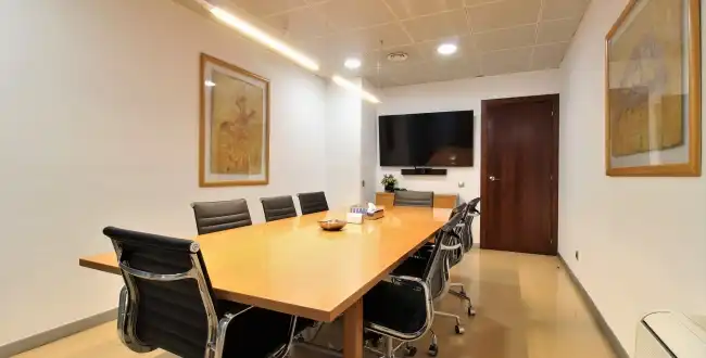 Büro zur Miete in Girona mit Klimaanlage, Heizung und Balkon