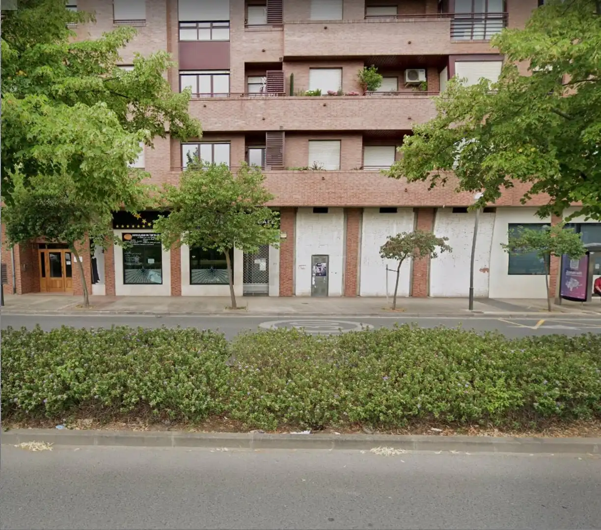 Vista exterior de Local de alquiler en  Logroño