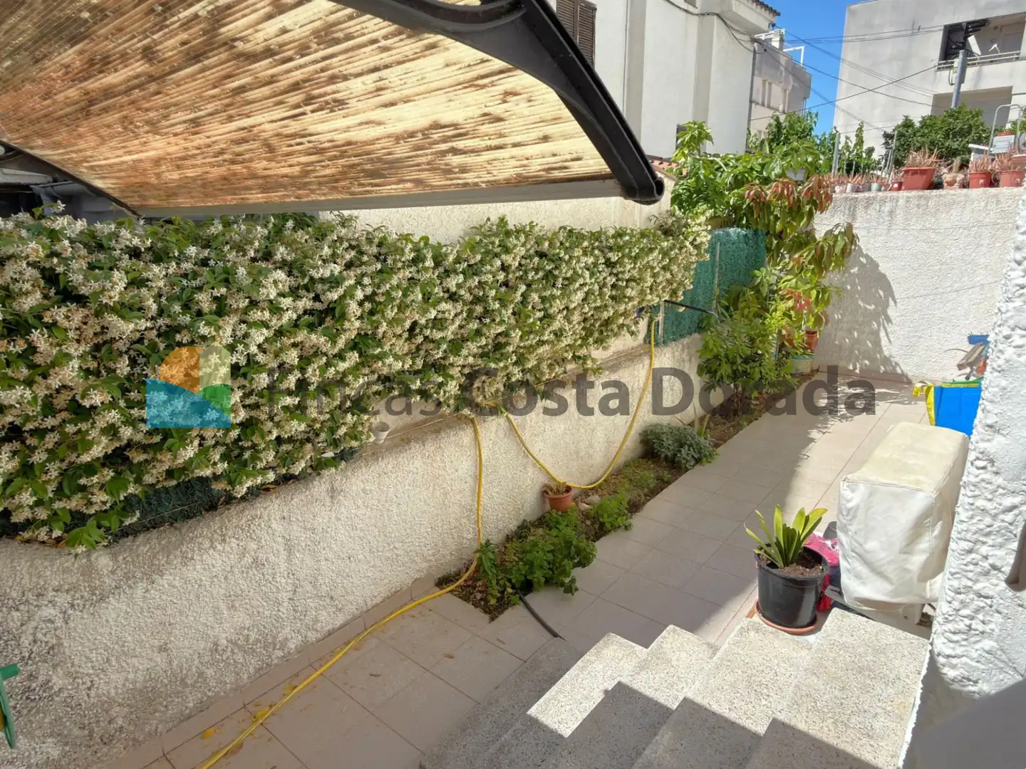 Vista exterior de Apartamento en venta en Cubelles con Aire acondicionado, Jardín privado y Parquet