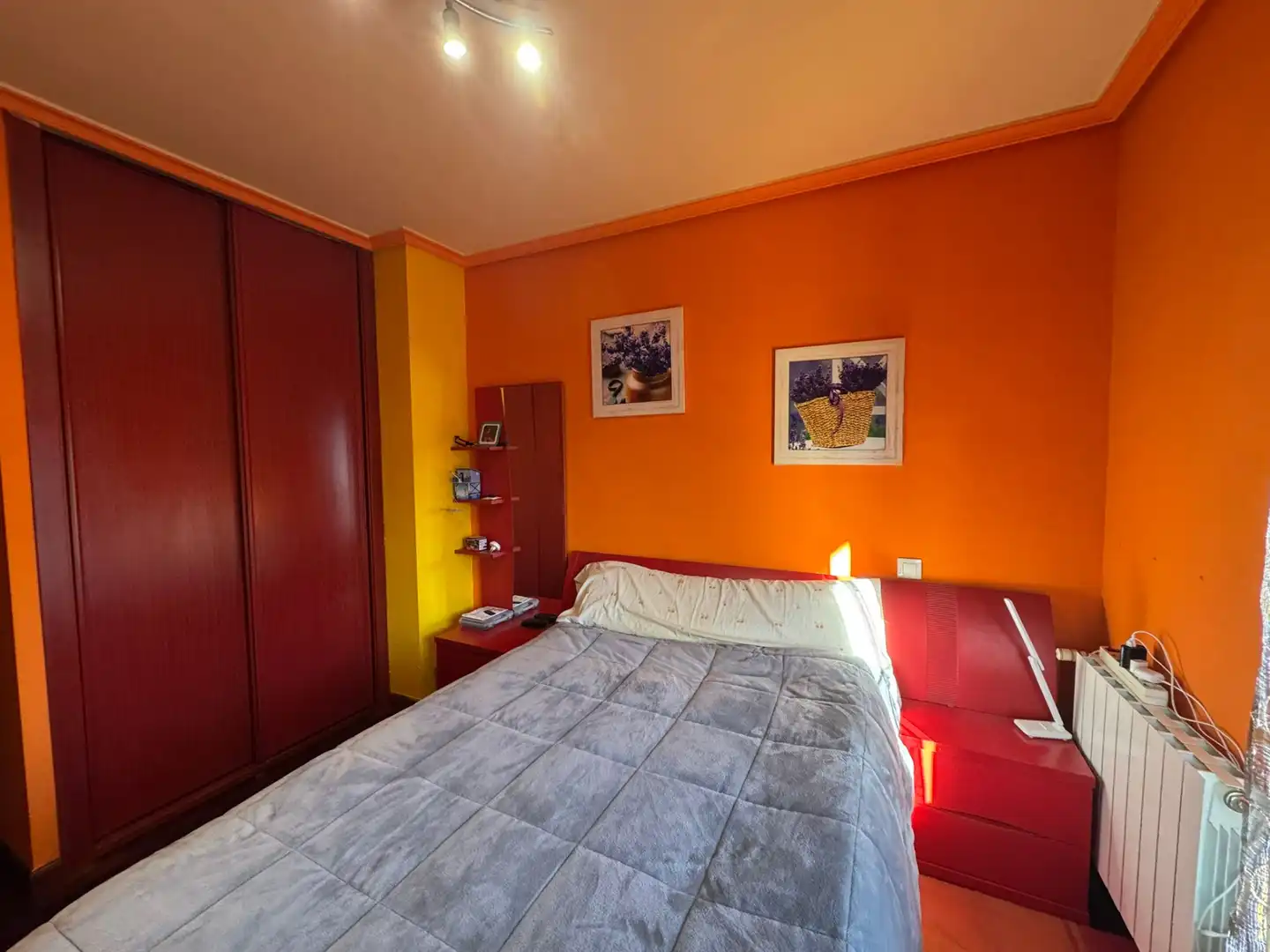 Schlafzimmer von Einfamilien-Reihenhaus zum Verkauf in Polanco mit Heizung, Privatgarten und Terrasse