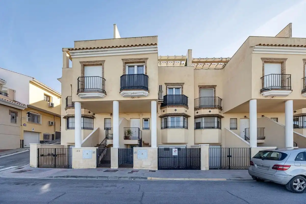 Vista exterior de Casa adosada en venda en Güevéjar amb Aire condicionat, Calefacció i Terrassa