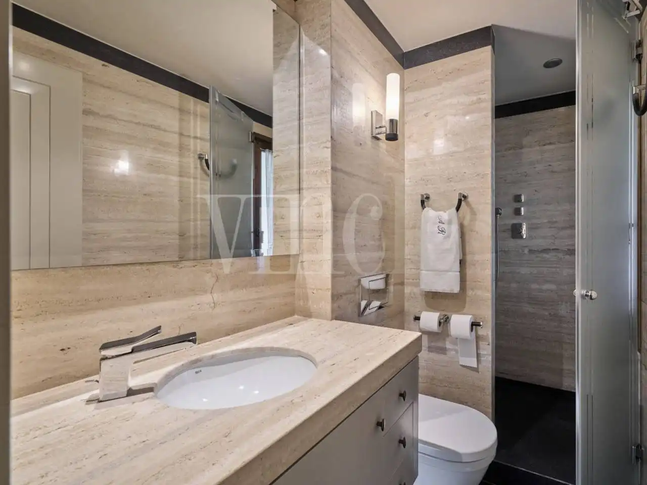 Bathroom of Houses for sale in Alp  with Heating and Parquet flooring