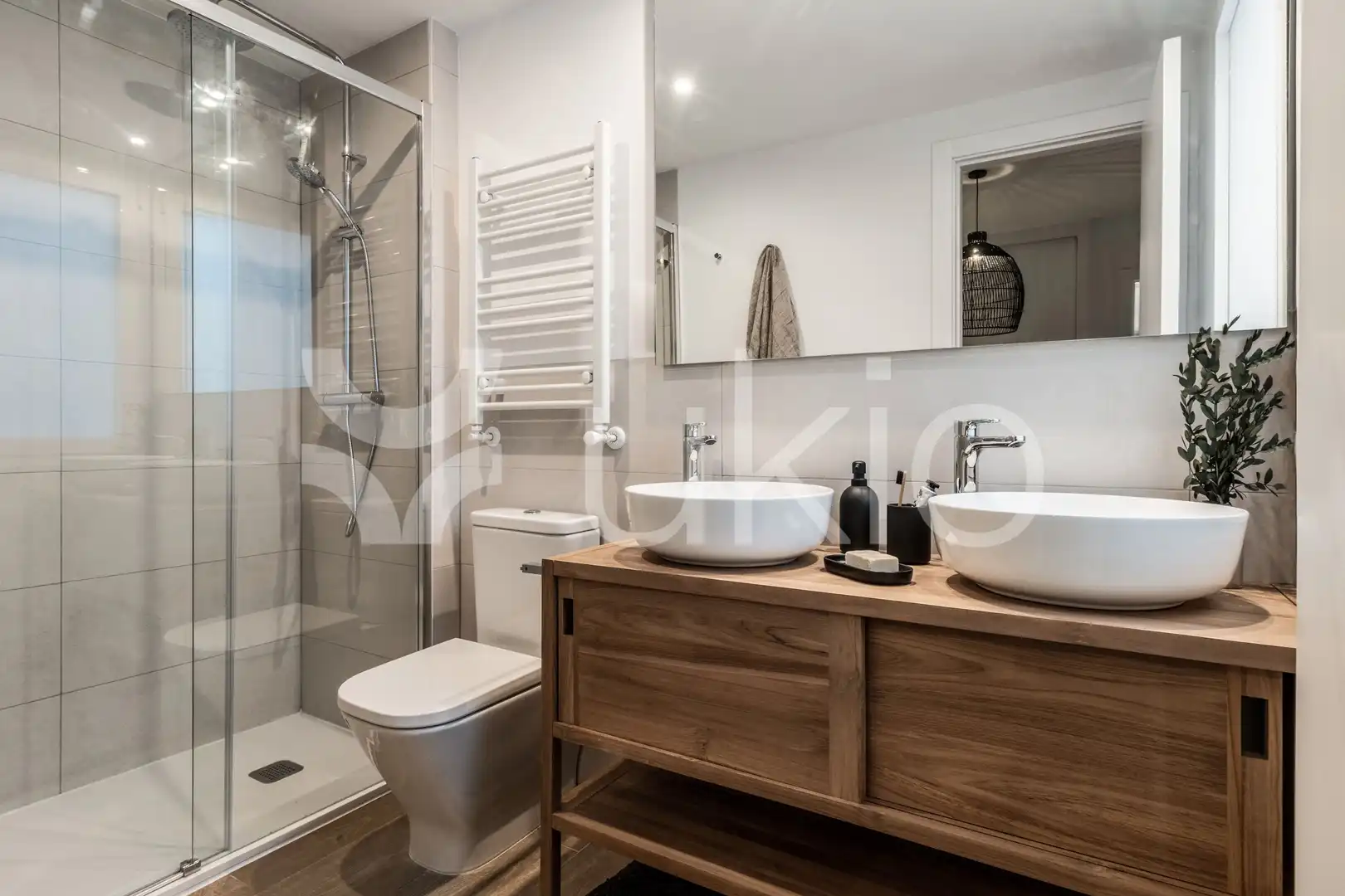 Bathroom of Apartments for rent in Madrid  with Air Conditioner, Furnished and Washing machine