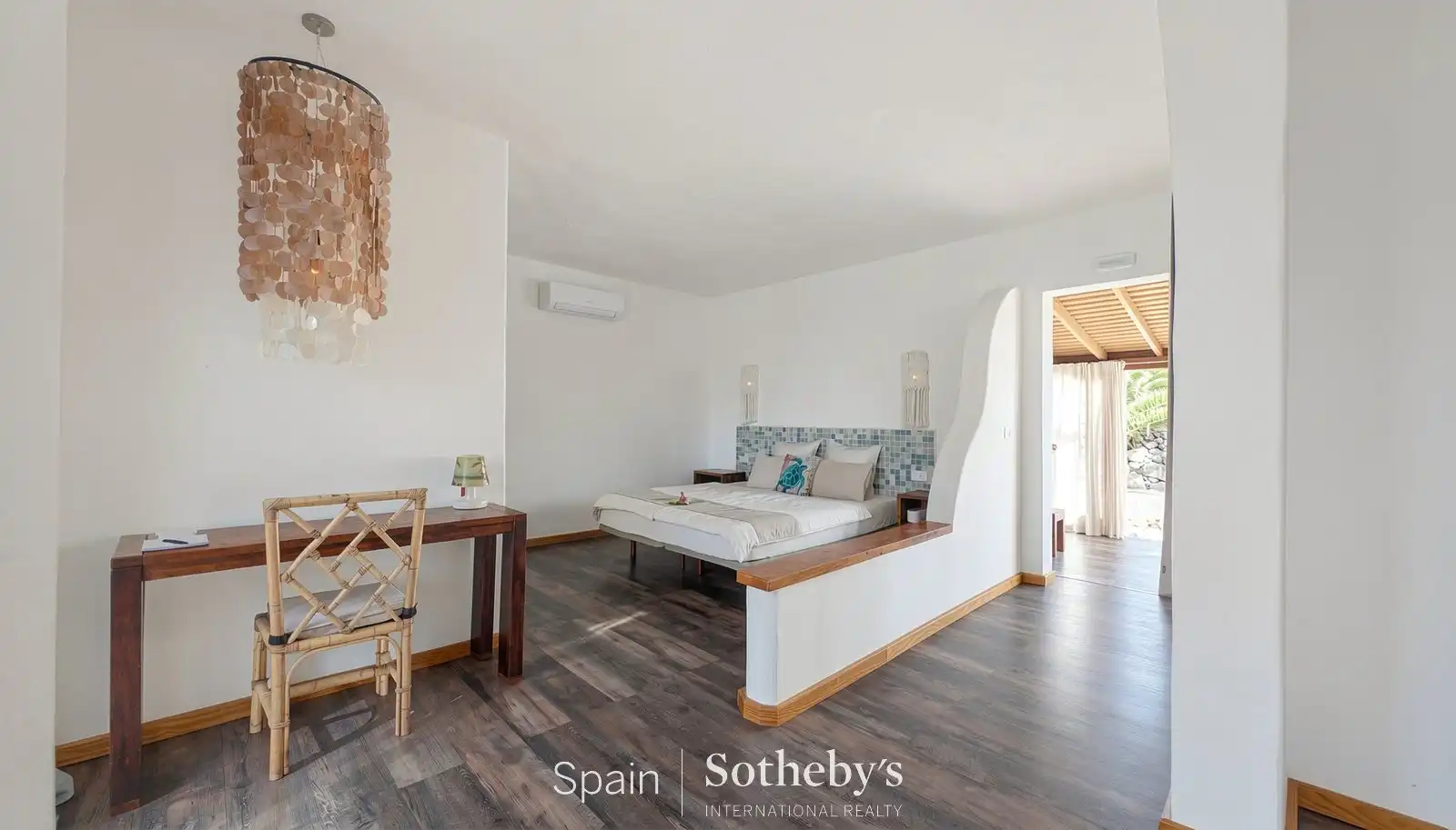 Sala d'estar de Casa o xalet en venda en Los Llanos de Aridane amb Aire condicionat, Calefacció i Jardí privat