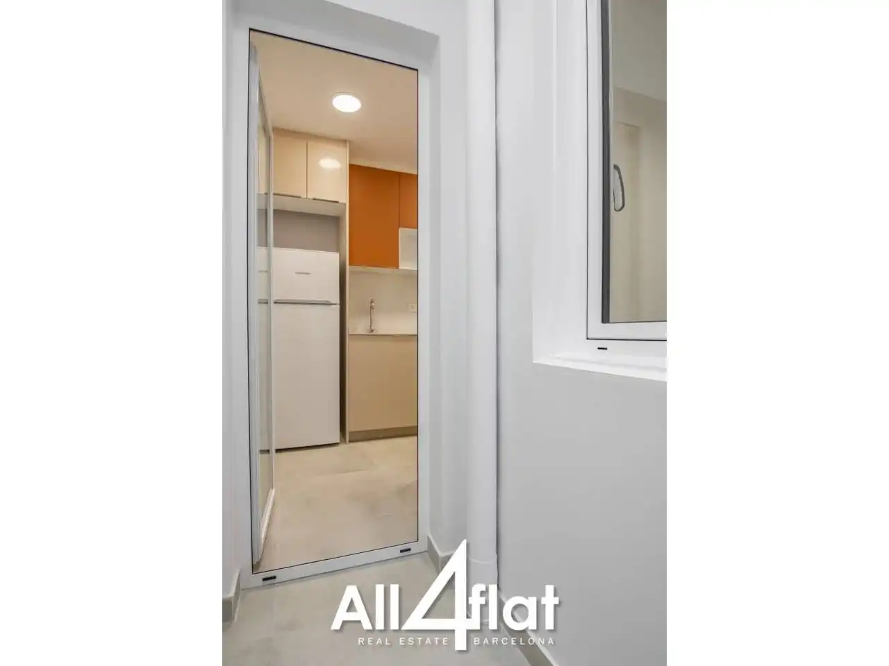 Flat for rent in Barcelona  with Air Conditioner and Alarm