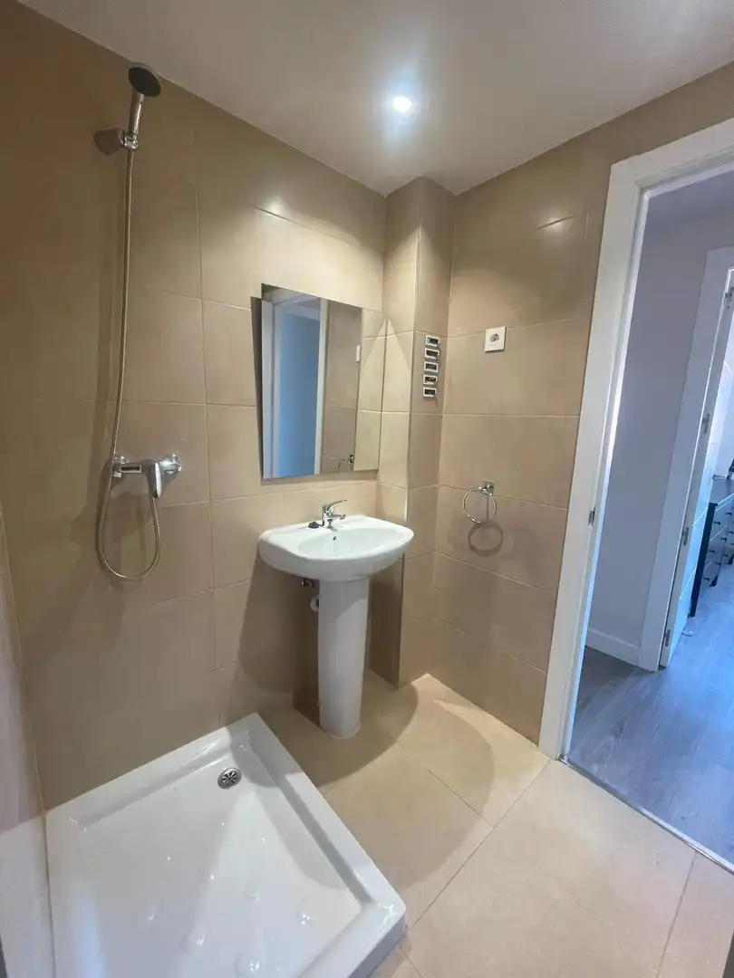 Baño de Ático de alquiler en Alcalá de Henares con Aire acondicionado, Calefacción y Jardín privado