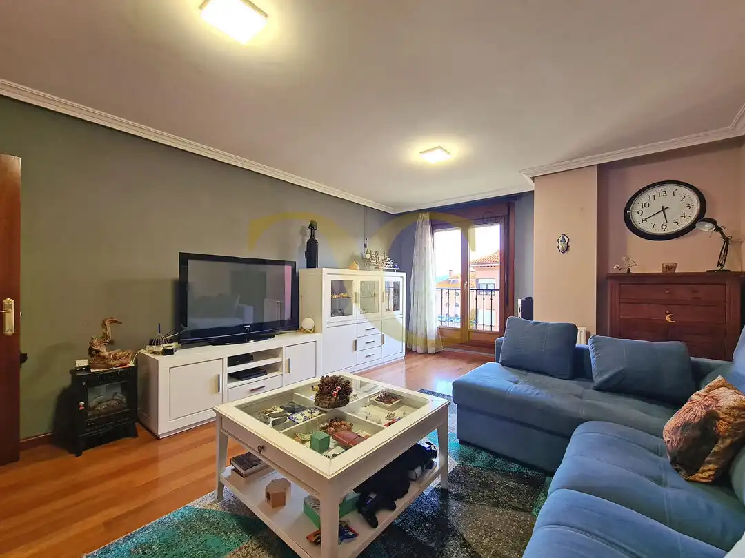 Sala d'estar de Dúplex en venda en Avilés amb Calefacció, Jardí privat i Traster