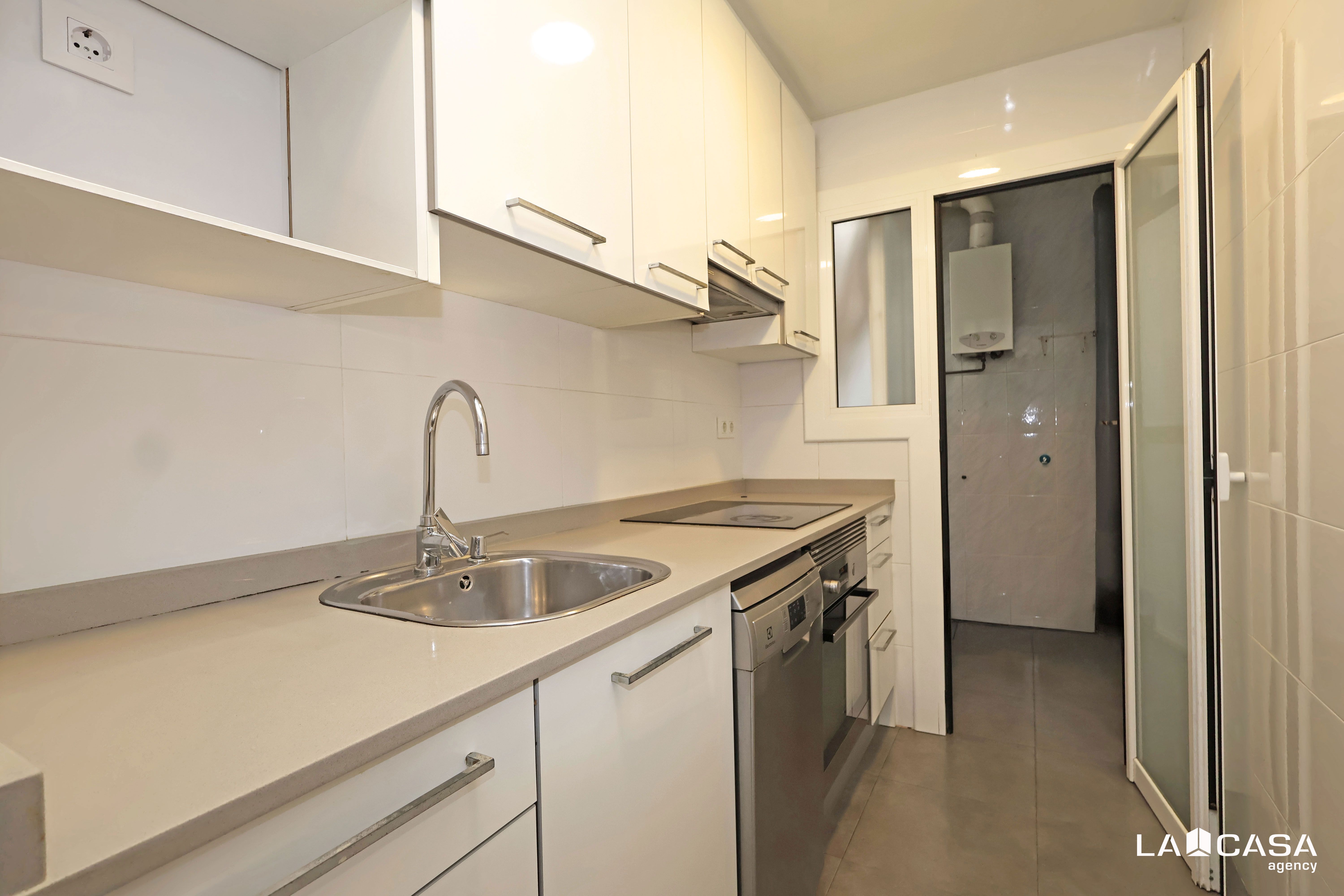 Cocina de Piso en venta en L'Hospitalet de Llobregat con Balcón