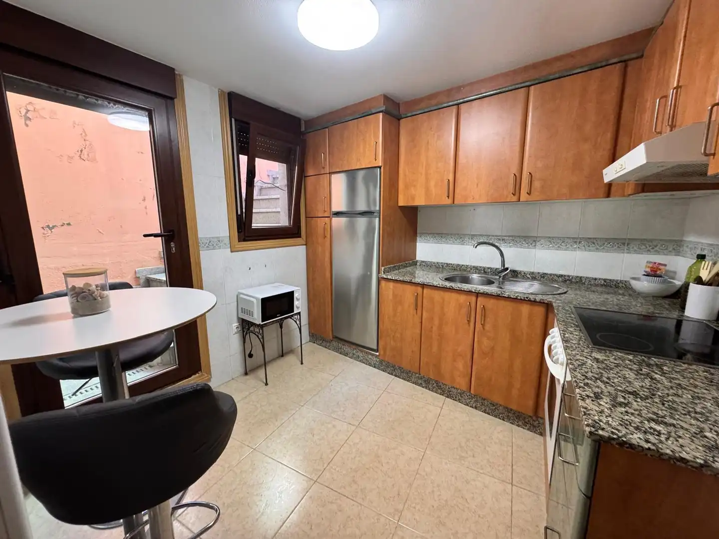 Cuina de Casa adosada en venda en Boiro amb Calefacció, Moblat i Forn