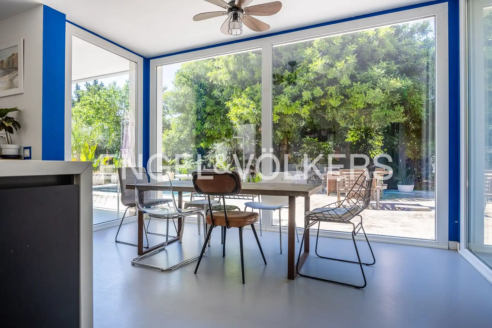 Vista exterior de Casa o xalet en venda en Tomares amb Aire condicionat, Calefacció i Jardí privat