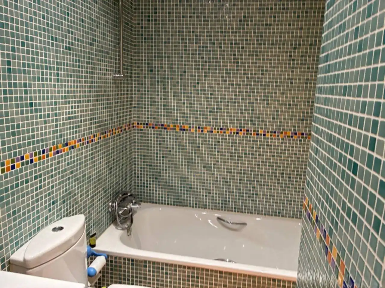 Baño de Dúplex en venta en León Capital  con Calefacción y Trastero