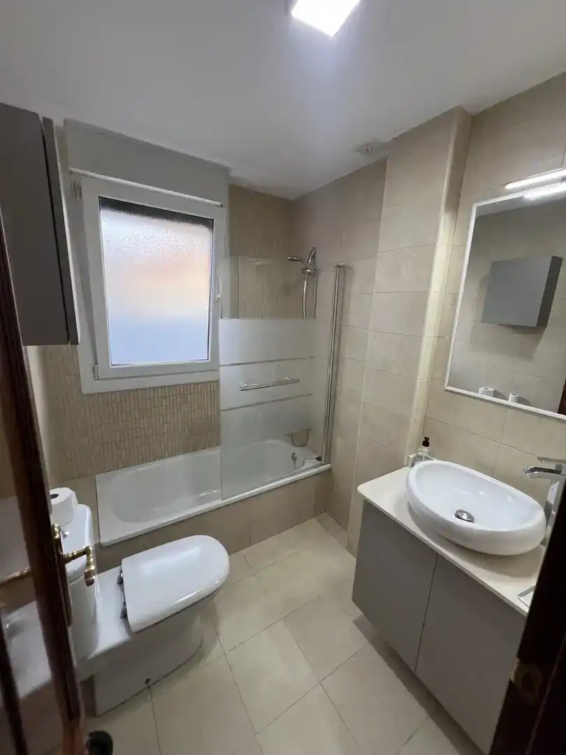 Baño de Piso de alquiler en Miengo con Parquet, Trastero y Amueblado