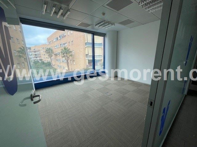 Oficina en venda en Badalona