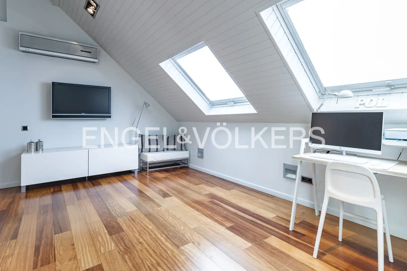 Sala de estar de Casa o chalet en venta en Canovelles con Aire acondicionado, Calefacción y Jardín privado