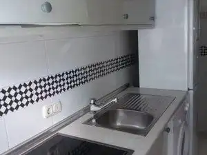 Cuina de Pis de lloguer en Sevilla amb Aire condicionat, Jardí privat i Moblat