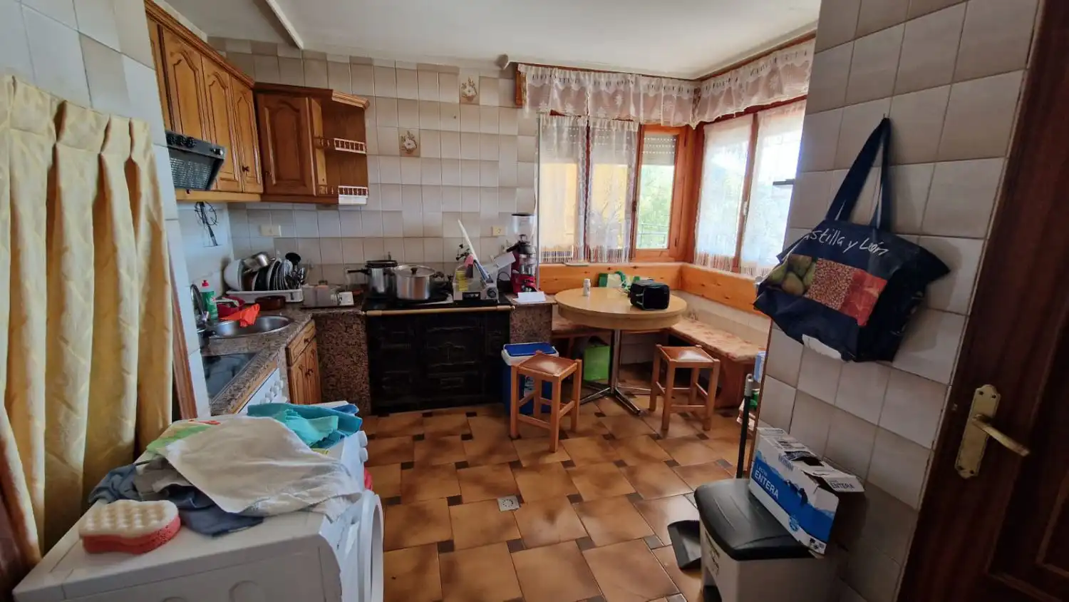 Küche von Country house zum Verkauf in Valdepiélago mit Terrasse, Abstellraum und Möbliert