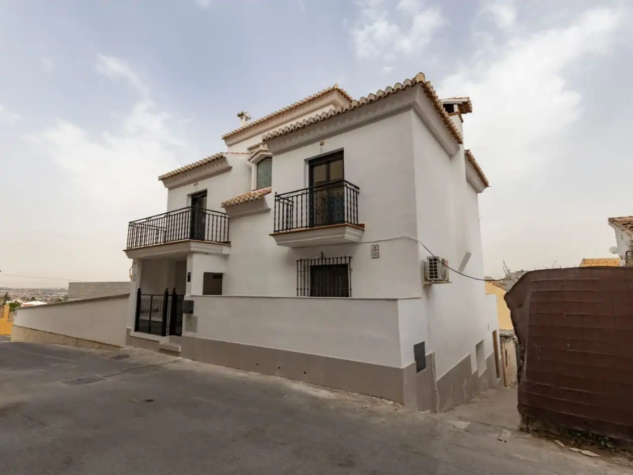 Vista exterior de Casa o xalet en venda en Cájar amb Aire condicionat i Balcó