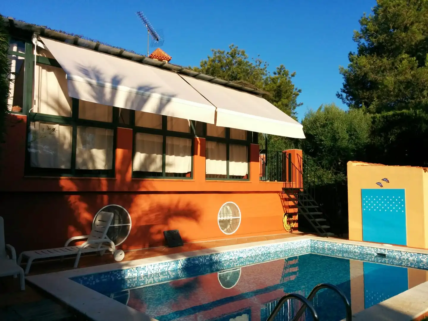 Swimming pool of Houses for sale in Alcalá de Guadaira  with Air Conditioner, Heating and Private garden