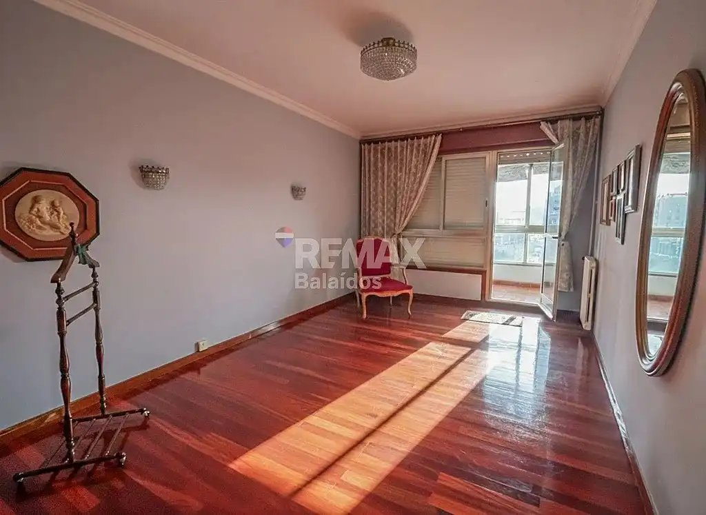 Habitación de Piso en venta en Vigo  con Calefacción, Parquet y Terraza