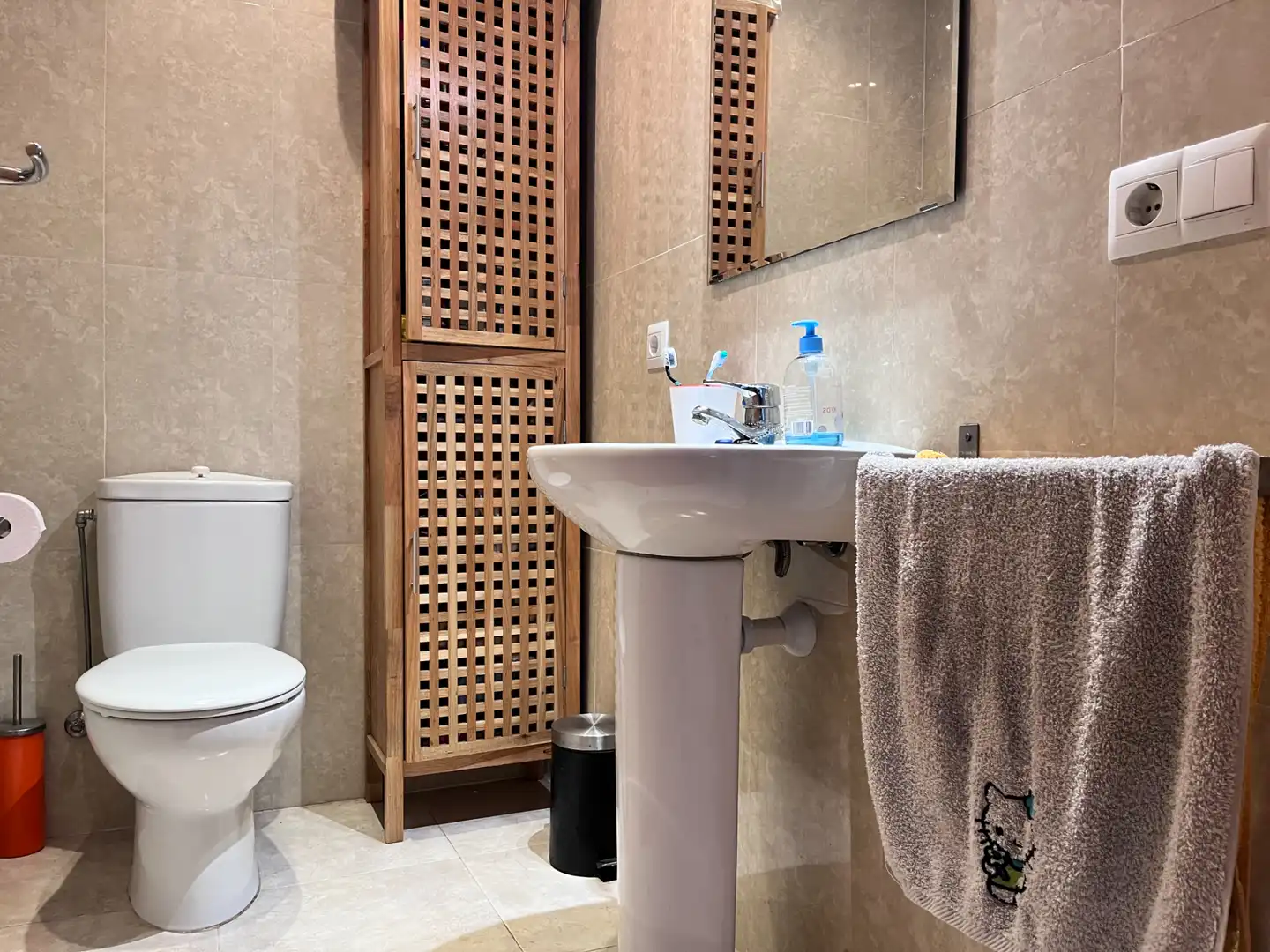 Bathroom of Flat for sale in Girona
