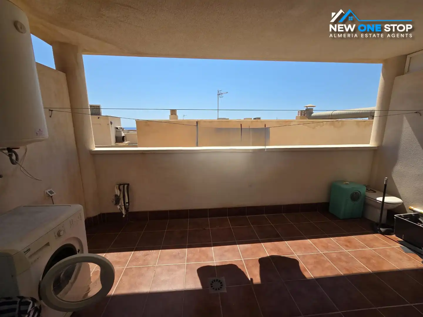 Terraza de Dúplex en venta en Carboneras con Terraza, Horno y Lavadora