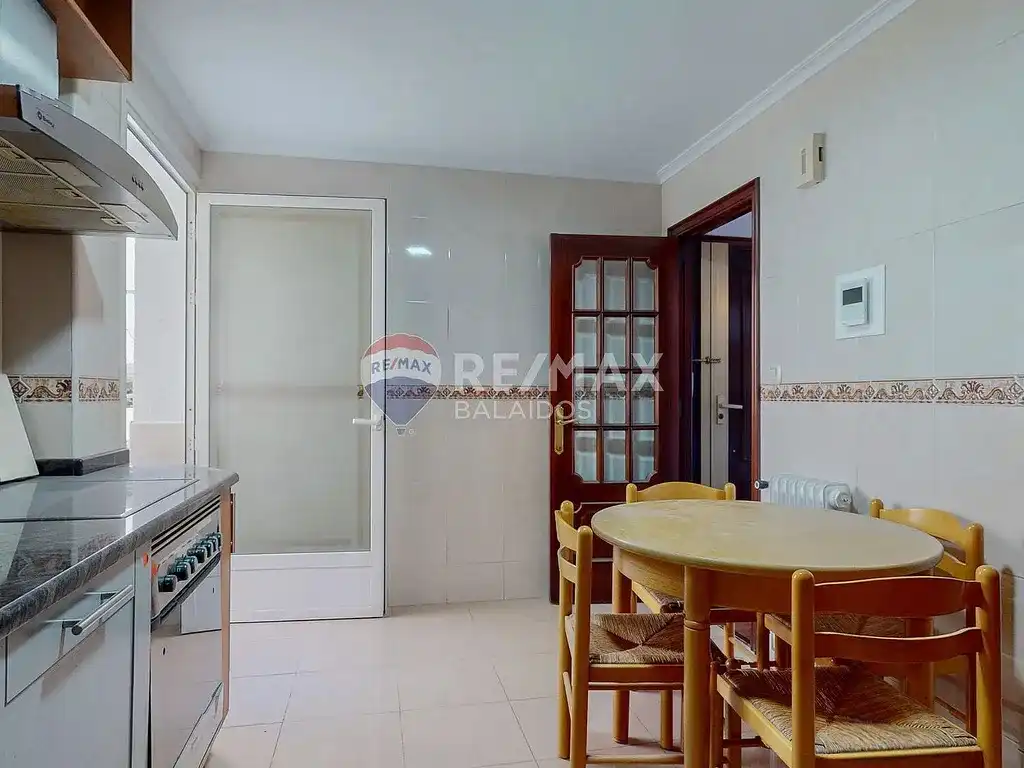 Kitchen of Flat for sale in Vigo   with Heating, Parquet flooring and Terrace