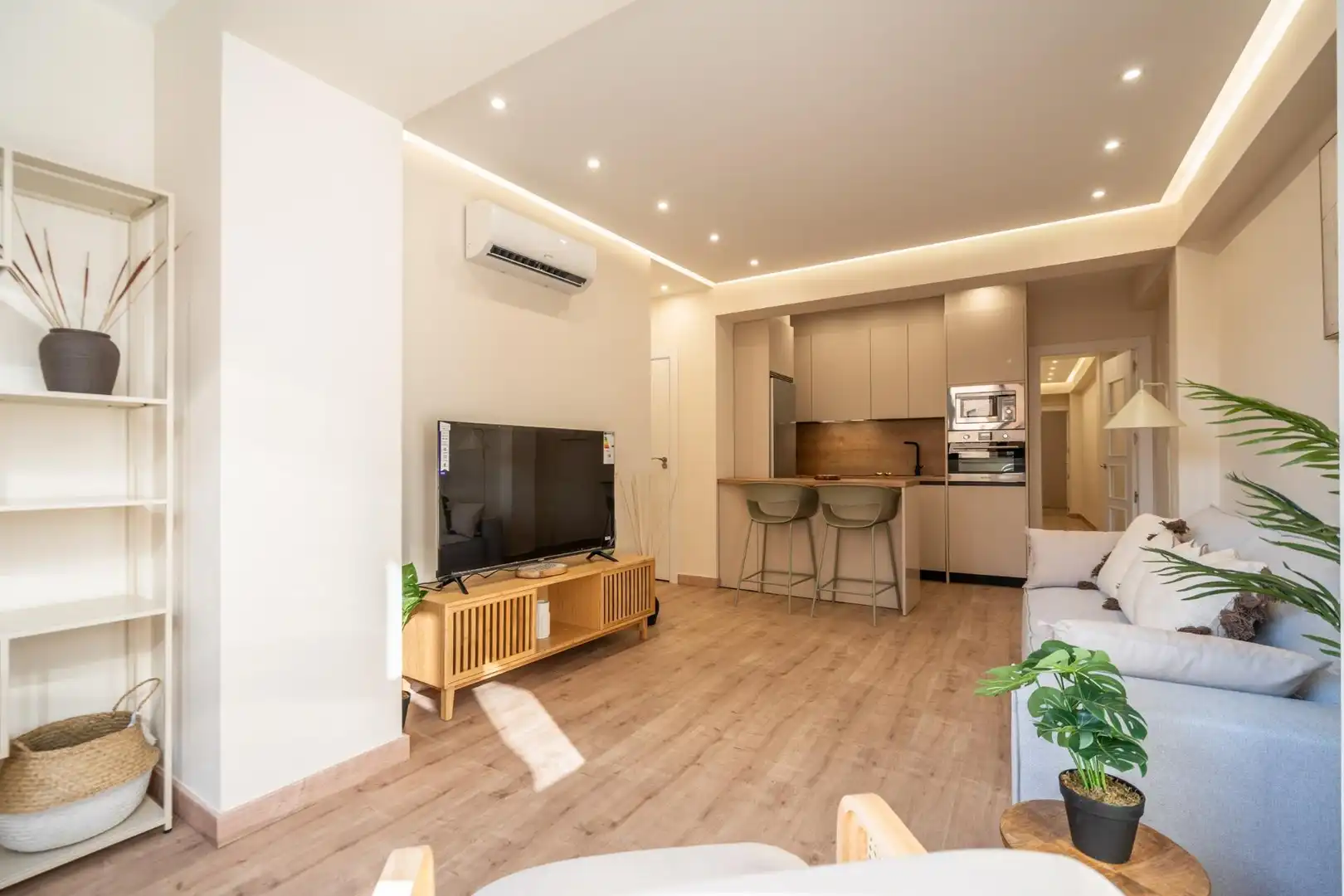Sala de estar de Piso en venta en Granada con Aire acondicionado, Calefacción y Amueblado