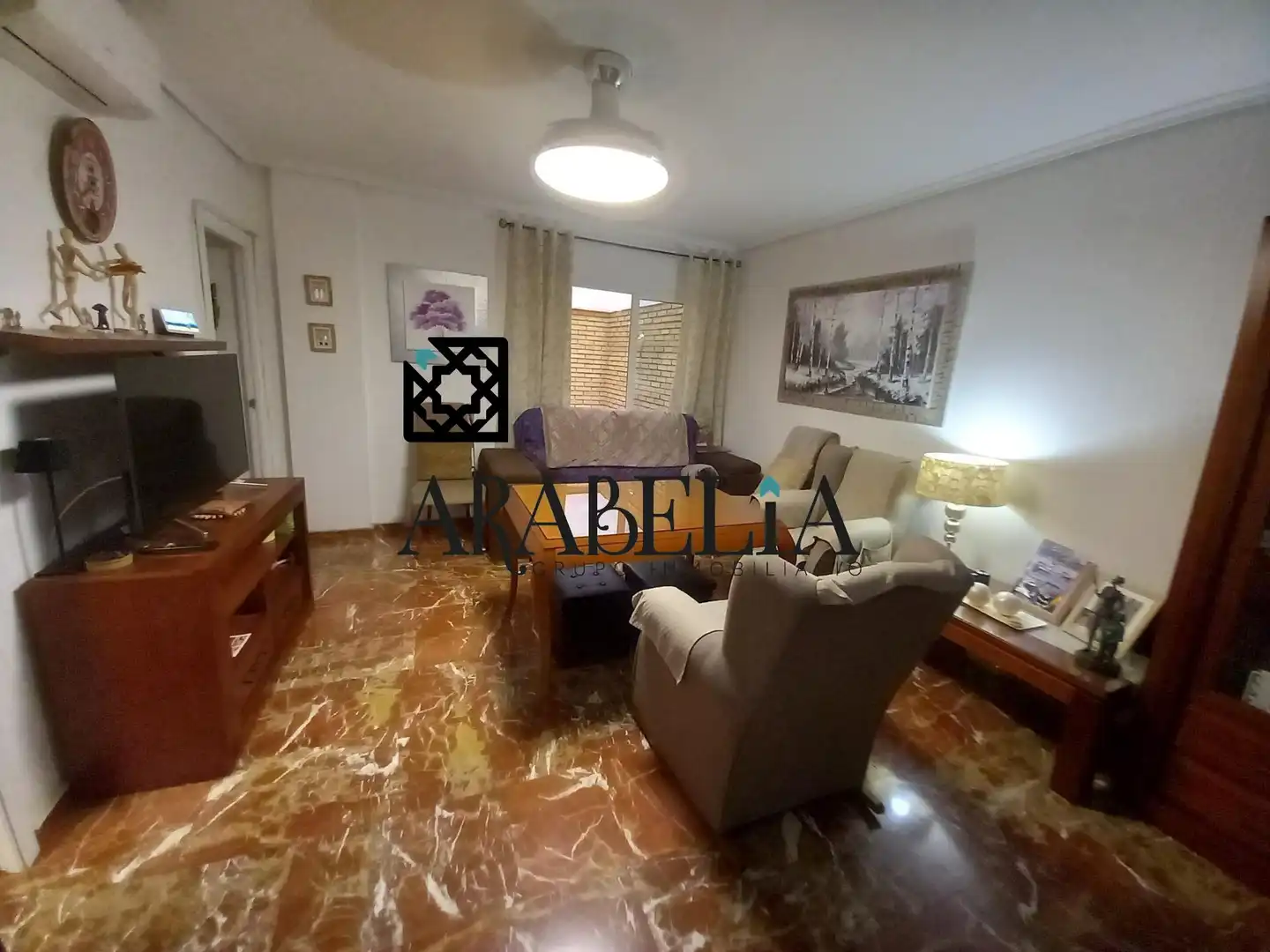 Wohnung zum Verkauf in Córdoba mit Klimaanlage, Abstellraum und Möbliert