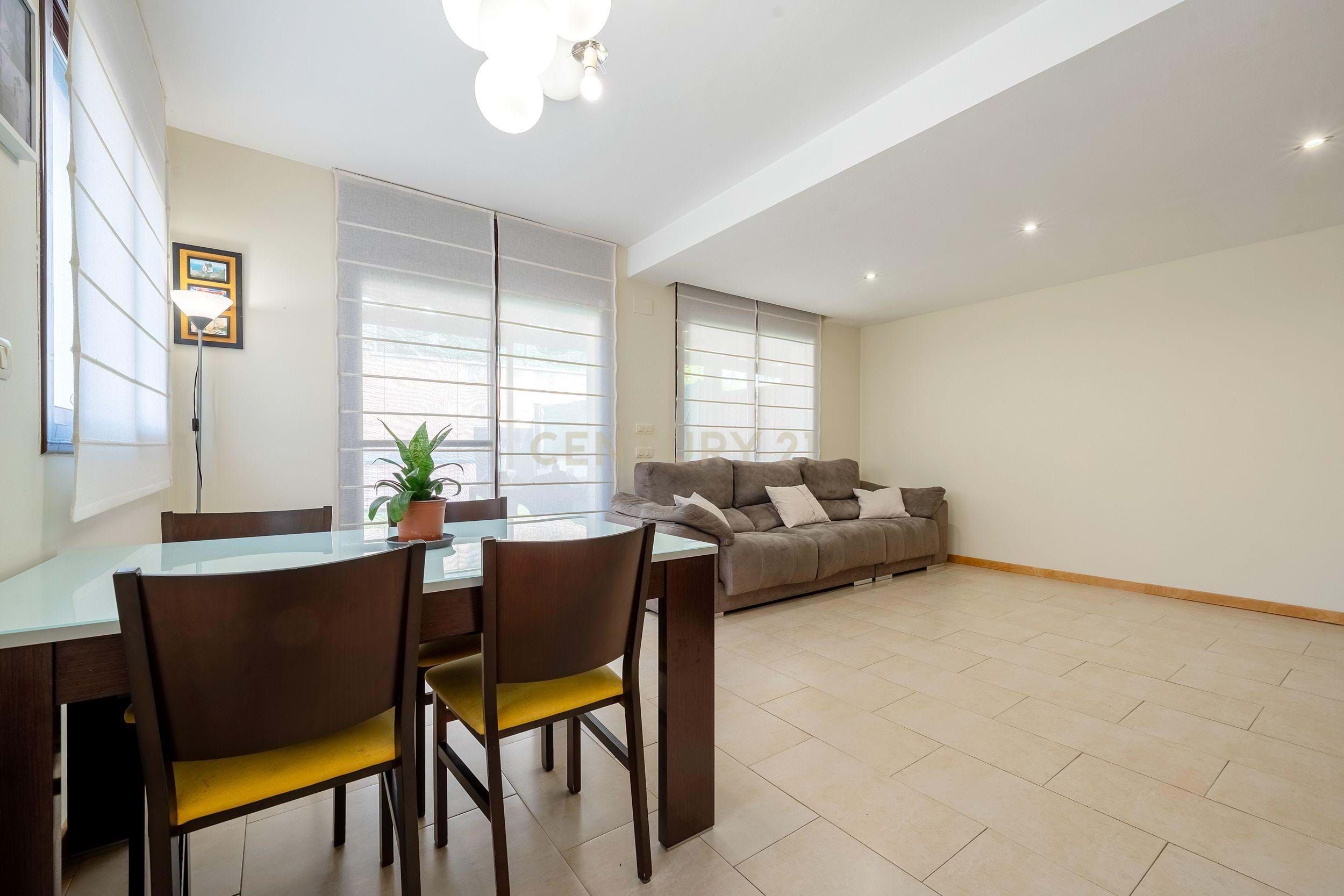 Sala de estar de Casa o chalet en venta en Els Pallaresos con Aire acondicionado, Calefacción y Terraza