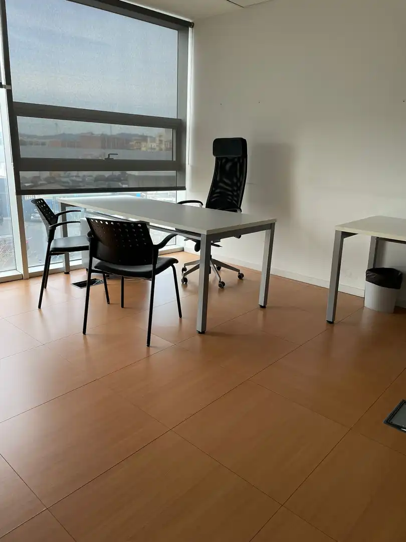 Büro zum Verkauf in Rubí mit Klimaanlage, Möbliert und Internet