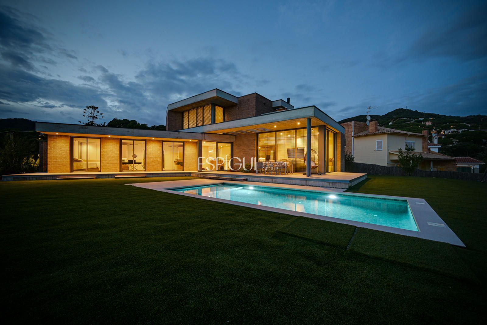 Vista exterior de Casa o xalet en venda en Cabrils amb Aire condicionat, Calefacció i Jardí privat