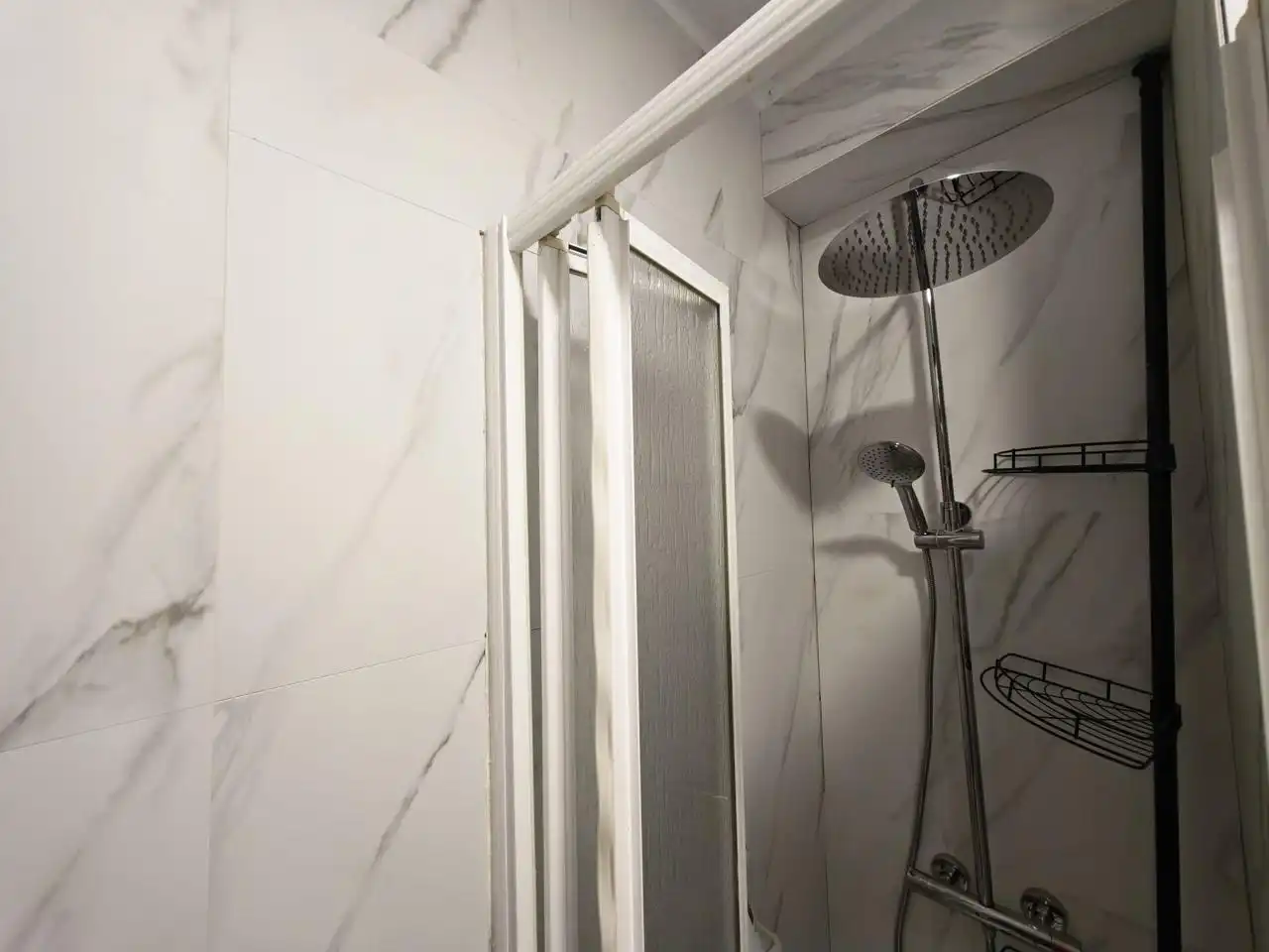 Badezimmer von Erdgeschoss zur Miete in Sevilla mit Möbliert