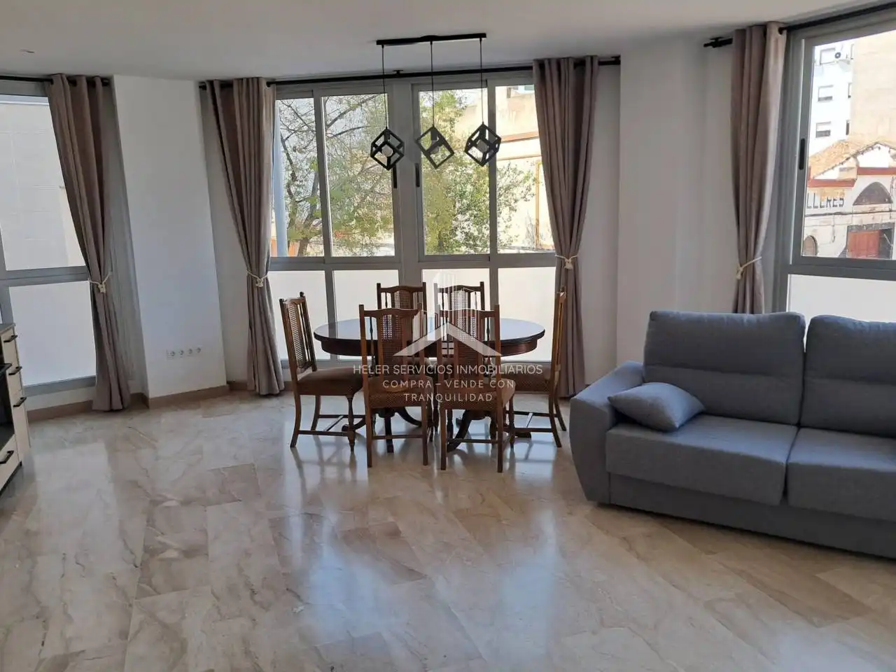 Sala de estar de Piso de alquiler en Castellón de la Plana / Castelló de la Plana con Parquet y Amueblado