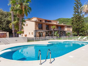 Villa con piscina in vendita a Arenys de Munt