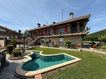 Maison avec balcon à vendre à Cerezo