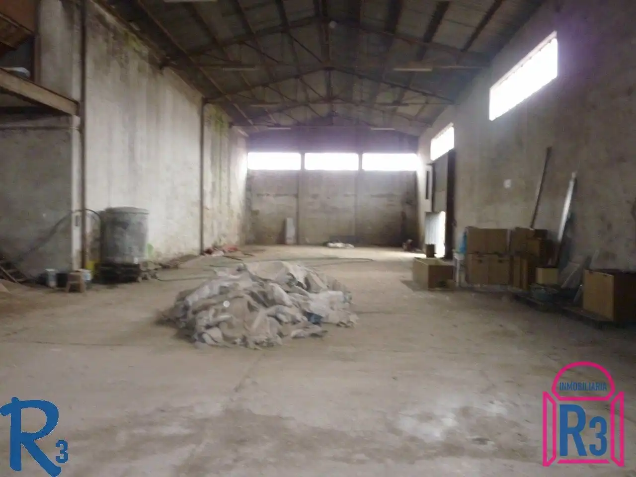 Nau industrial de lloguer en León Capital 