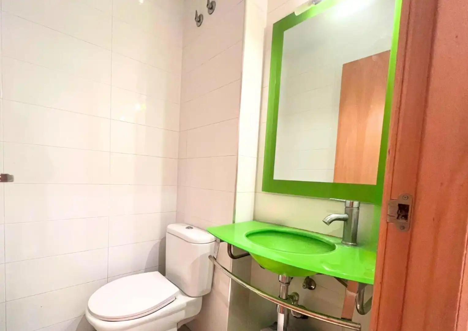 Bany de Casa o xalet en venda en Barberà del Vallès amb Aire condicionat, Terrassa i Balcó