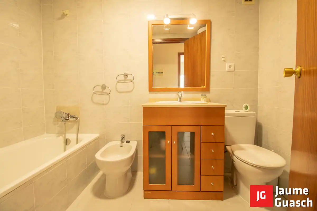 Baño de Piso en venta en Torredembarra con Calefacción, Terraza y Trastero