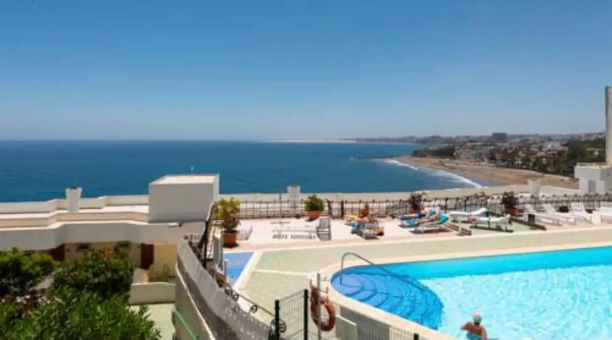 Piscina de Apartament de lloguer en San Bartolomé de Tirajana amb Moblat, Balcó i Piscina comunitària