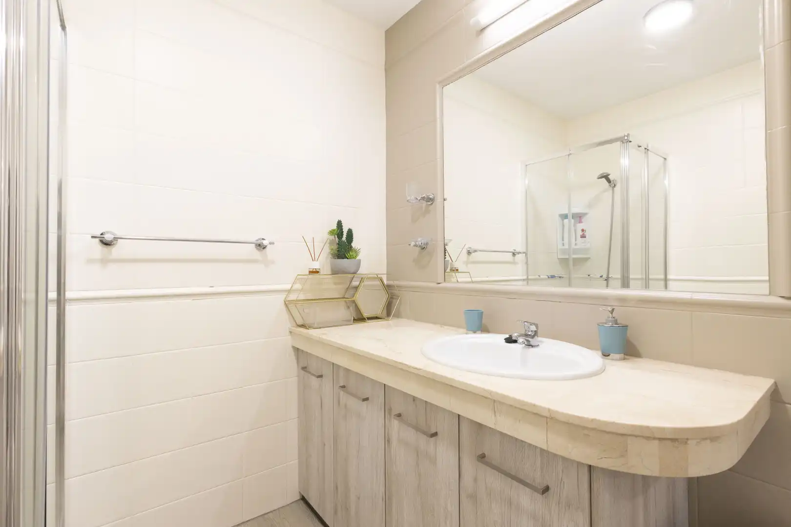 Baño de Piso en venta en Arona con Jardín privado, Terraza y Piscina