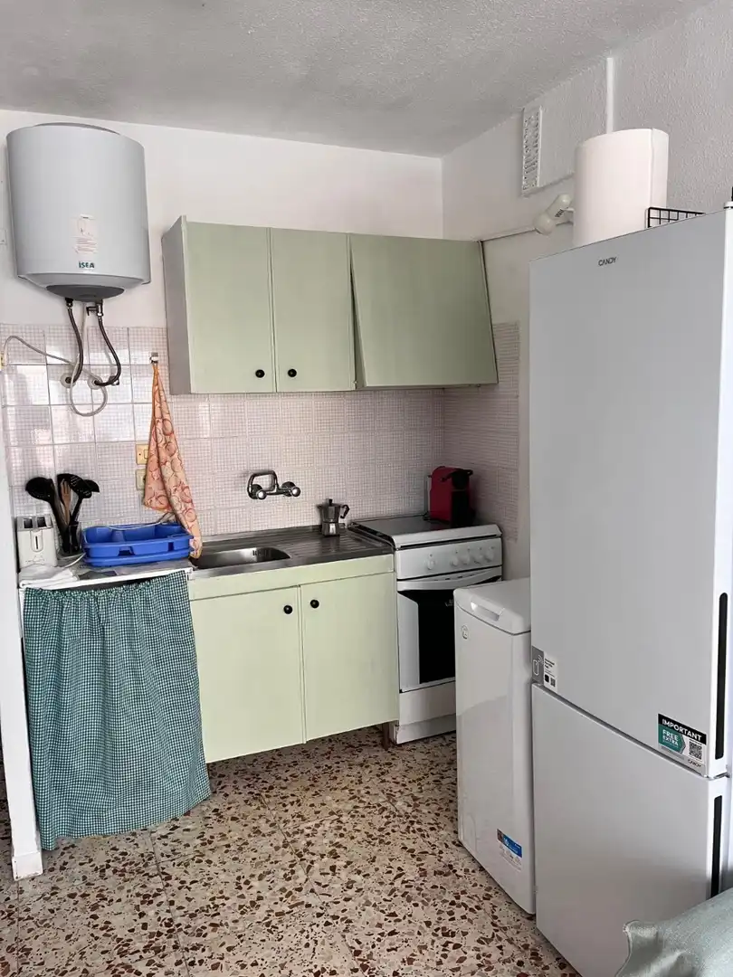 Cuina de Pis de lloguer en Torrevieja amb Aire condicionat, Calefacció i Terrassa