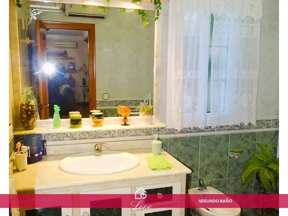 Bathroom of Houses for sale in Chiclana de la Frontera  with Air Conditioner, Heating and Private garden