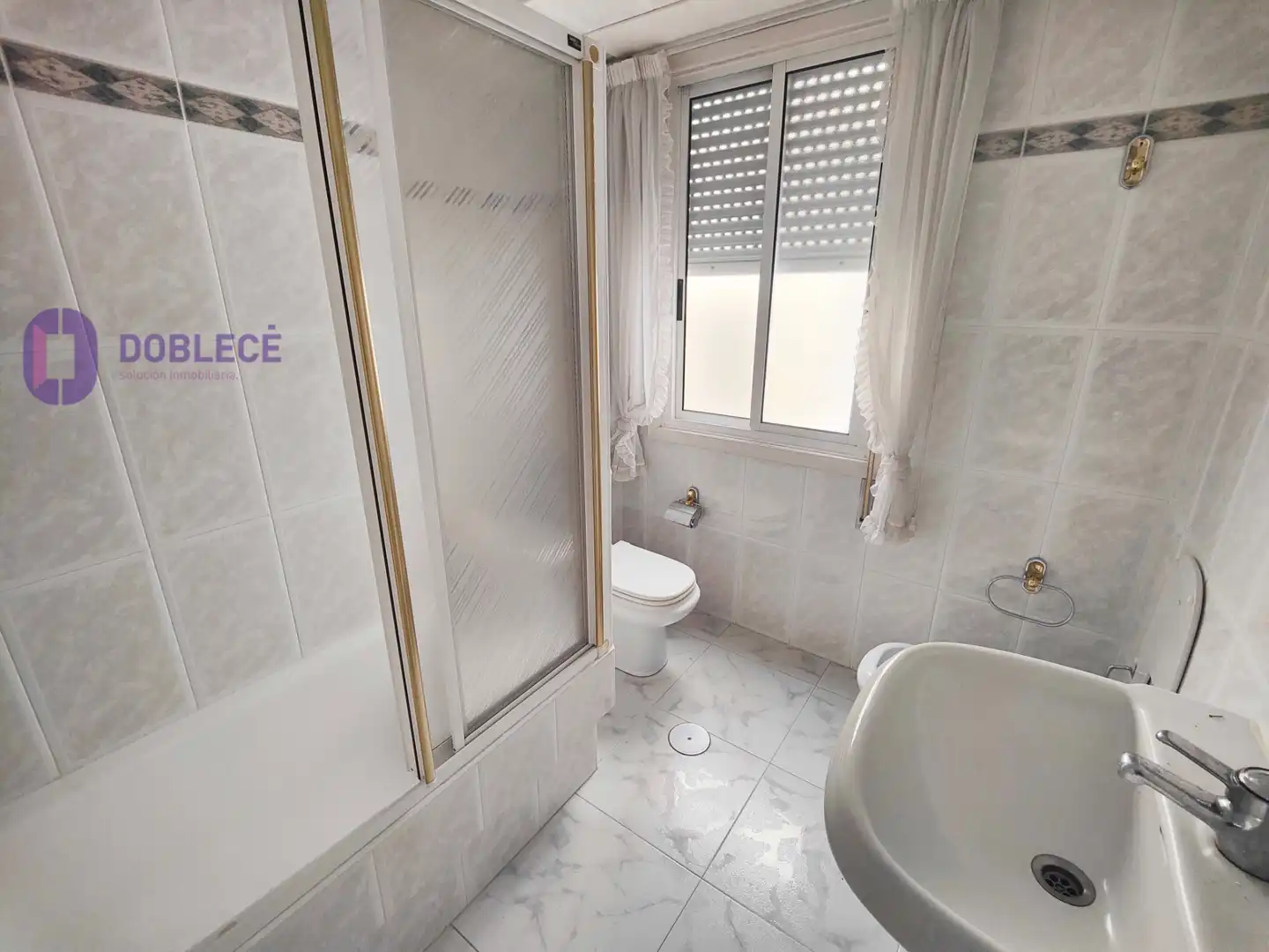 Baño de Piso en venta en Vigo  con Calefacción, Parquet y Internet