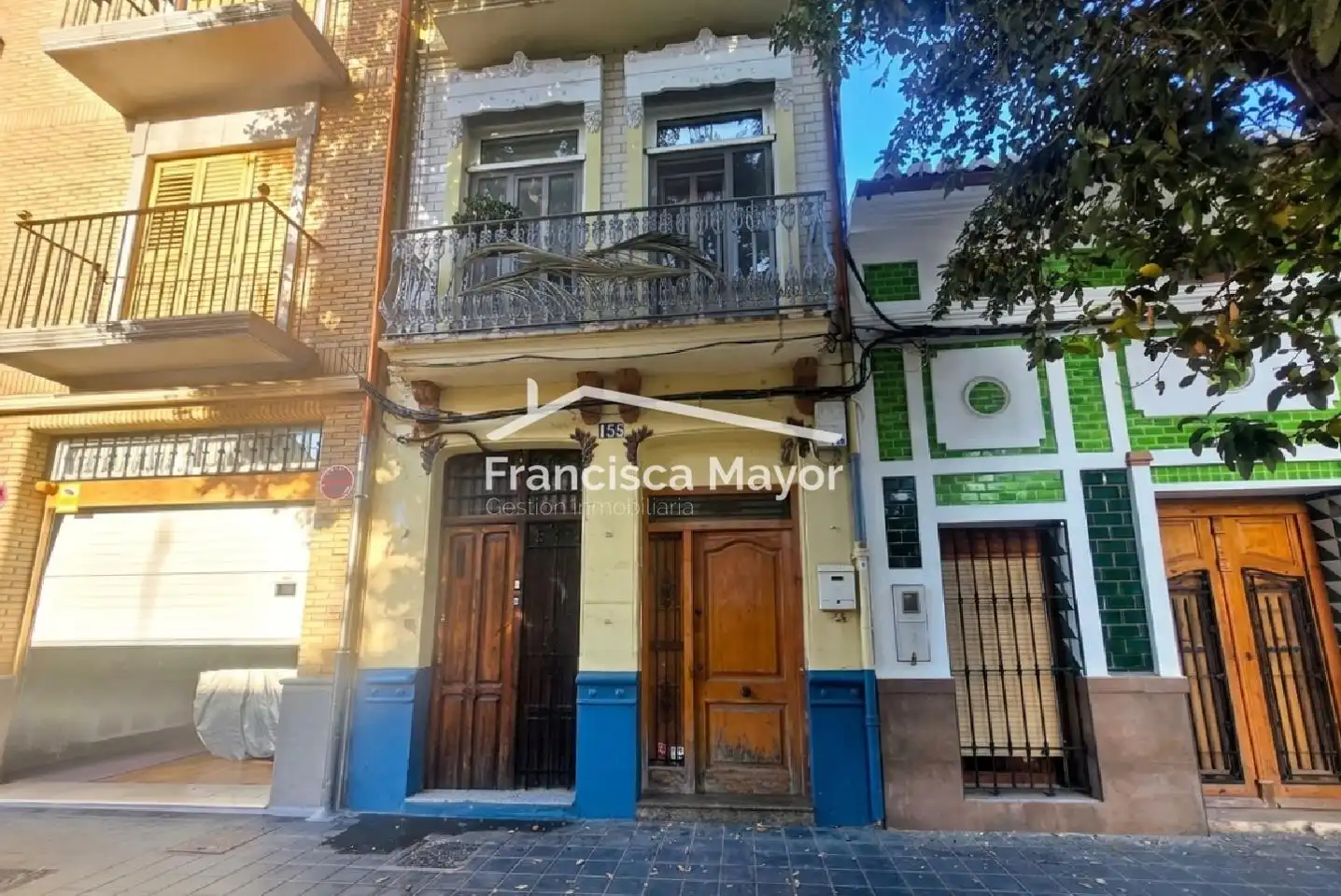 Exterior view of Commercial properties for rent in Valencia  with Air Conditioner