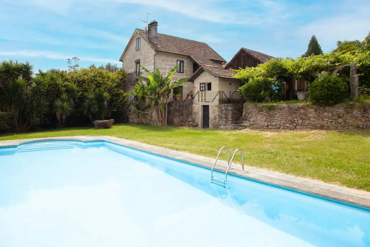 Piscina de Finca rústica en venda en Mondariz amb Calefacció, Jardí privat i Terrassa
