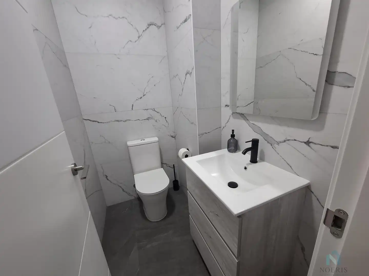 Bathroom of Houses for sale in Benetússer  with Air Conditioner, Terrace and Balcony